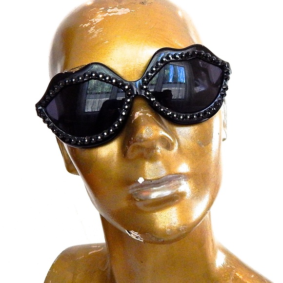 GASOLINE GLAMOUR FRUIT PUNCH HOT LIPS SUNGLASSES ???????? GASOLINE GLAMOUR | Accessories | Sweet Peach Pink Hot Lips  main image 4
